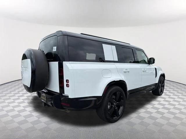 Used 2025 White Land Rover 130 P400 X-Dynamic SE image 5