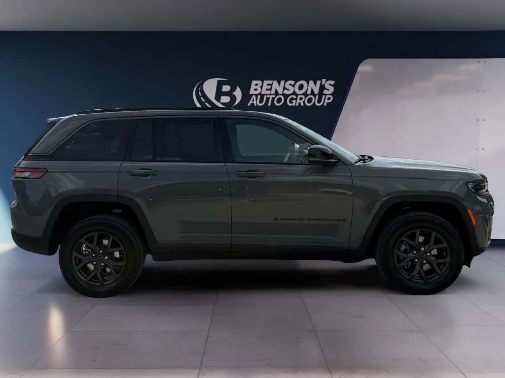 New 2027 Gray Jeep Laredo Altitude image 6