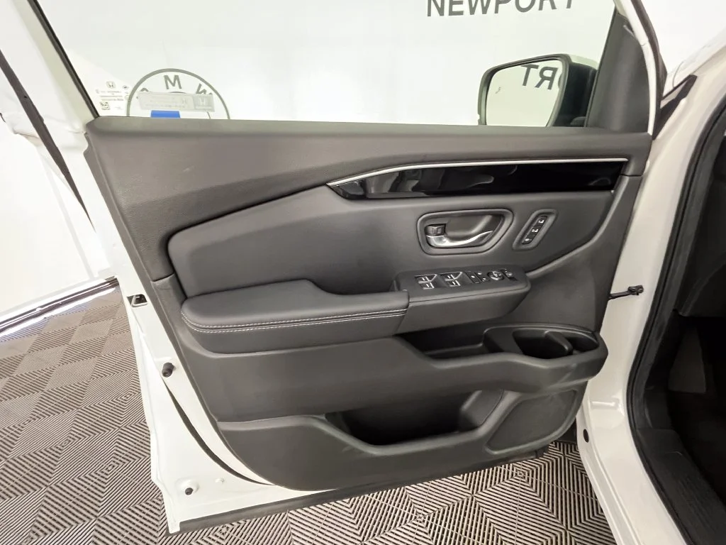 Used 2024 Platinum White Pearl Honda Touring image 28
