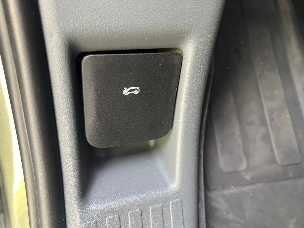 Used 2024 Green Land Rover S image 38