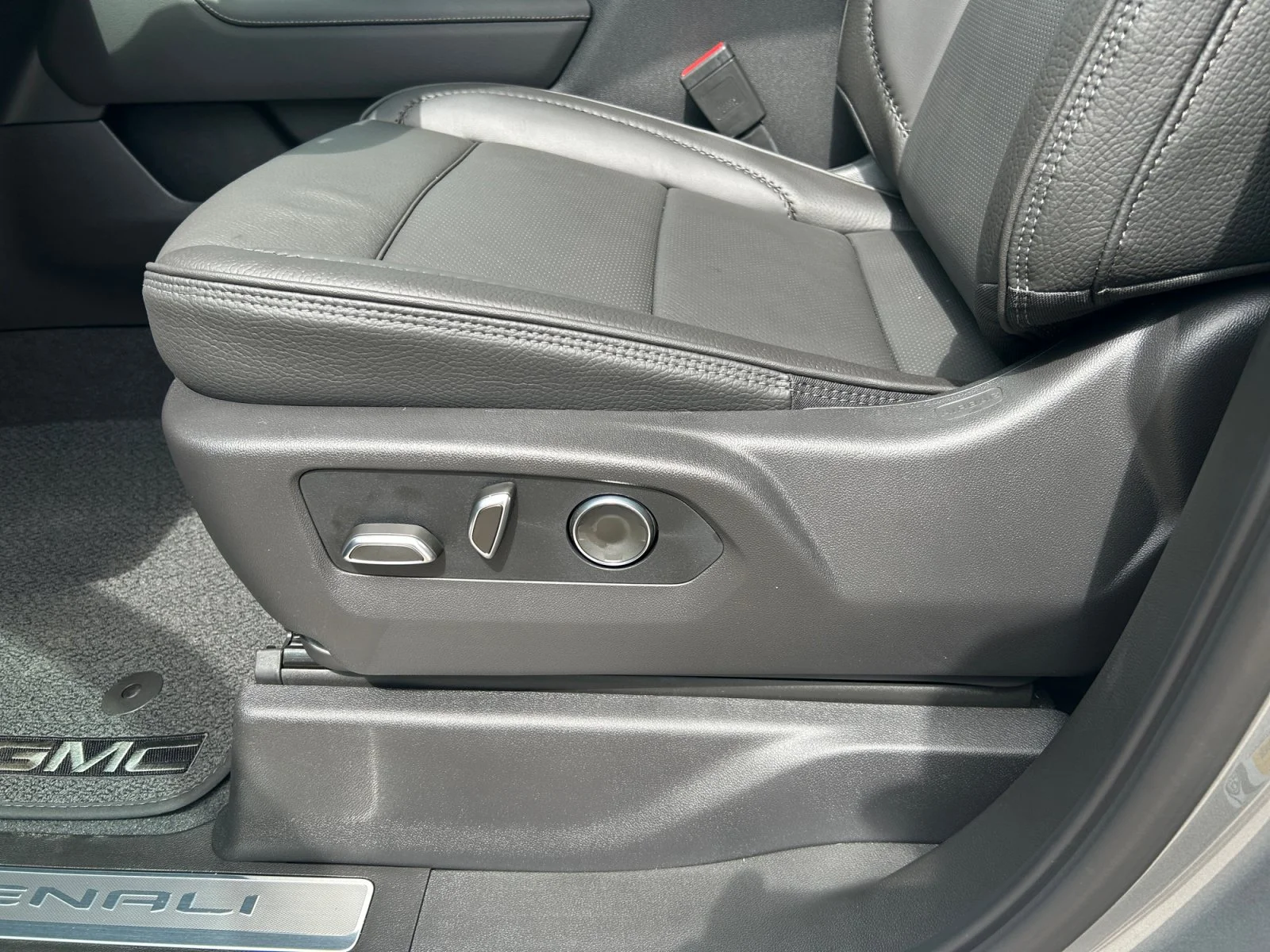New 2026 Sterling Metallic GMC Denali image 15