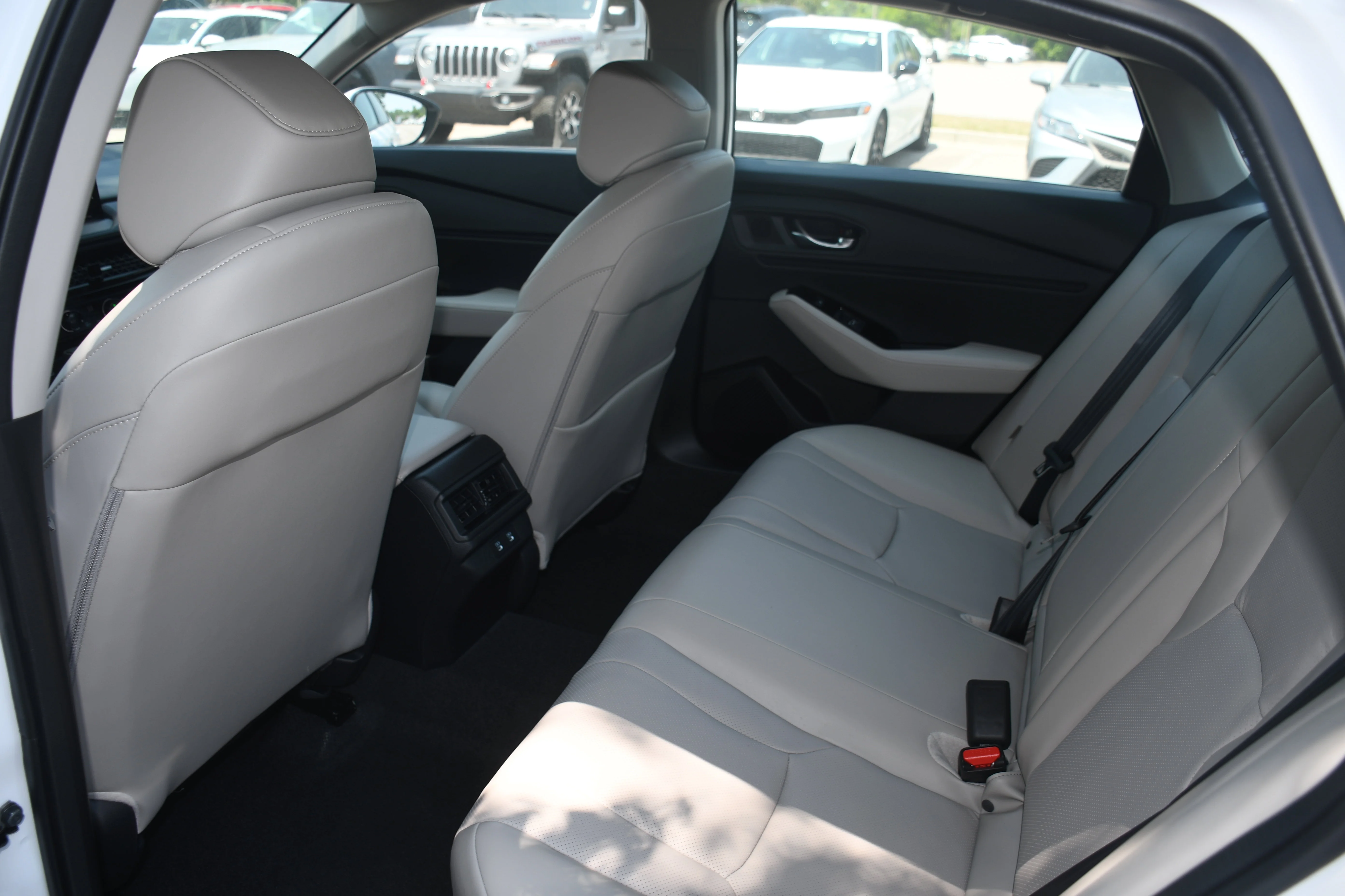 New 2026 Platinum White Pearl Honda Touring image 8