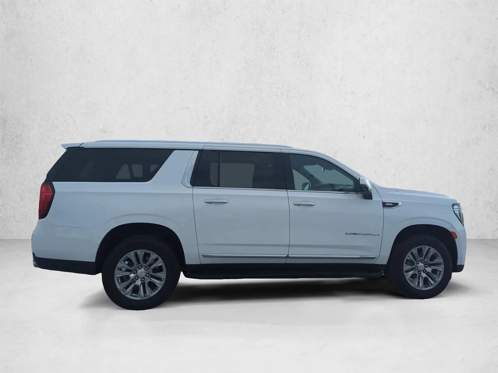 Used 2023 Summit White GMC Denali image 4