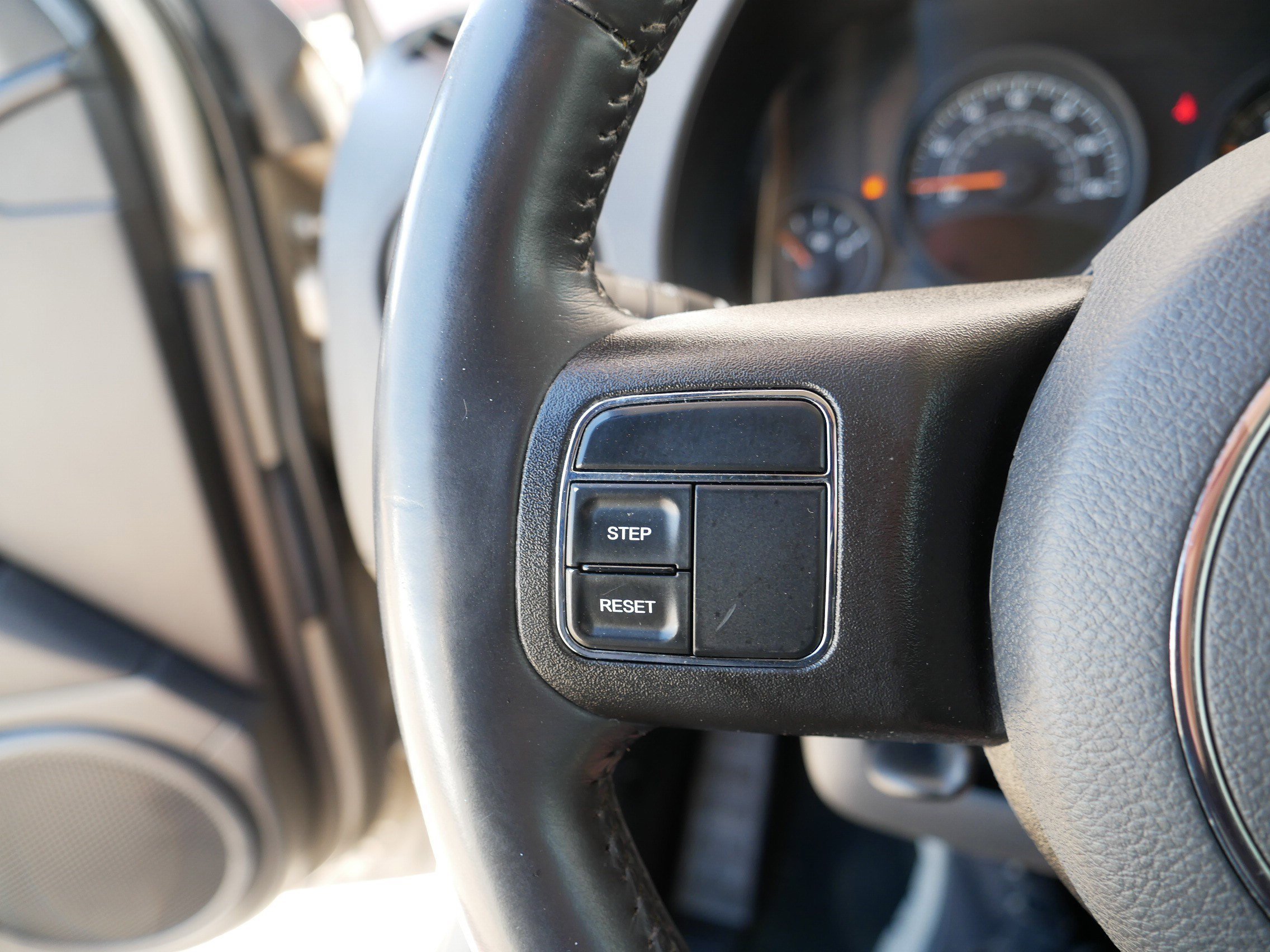 Used 2017 Mojave Sand Clearcoat Jeep Latitude image 28