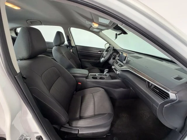 Used 2025 Glacier White Nissan SV image 34