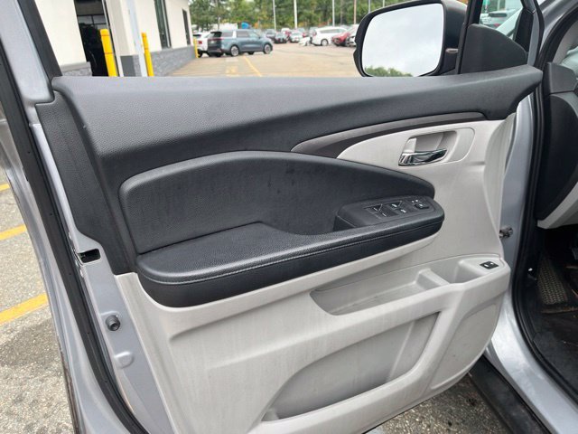 Used 2018 Silver Honda EX-L image 10