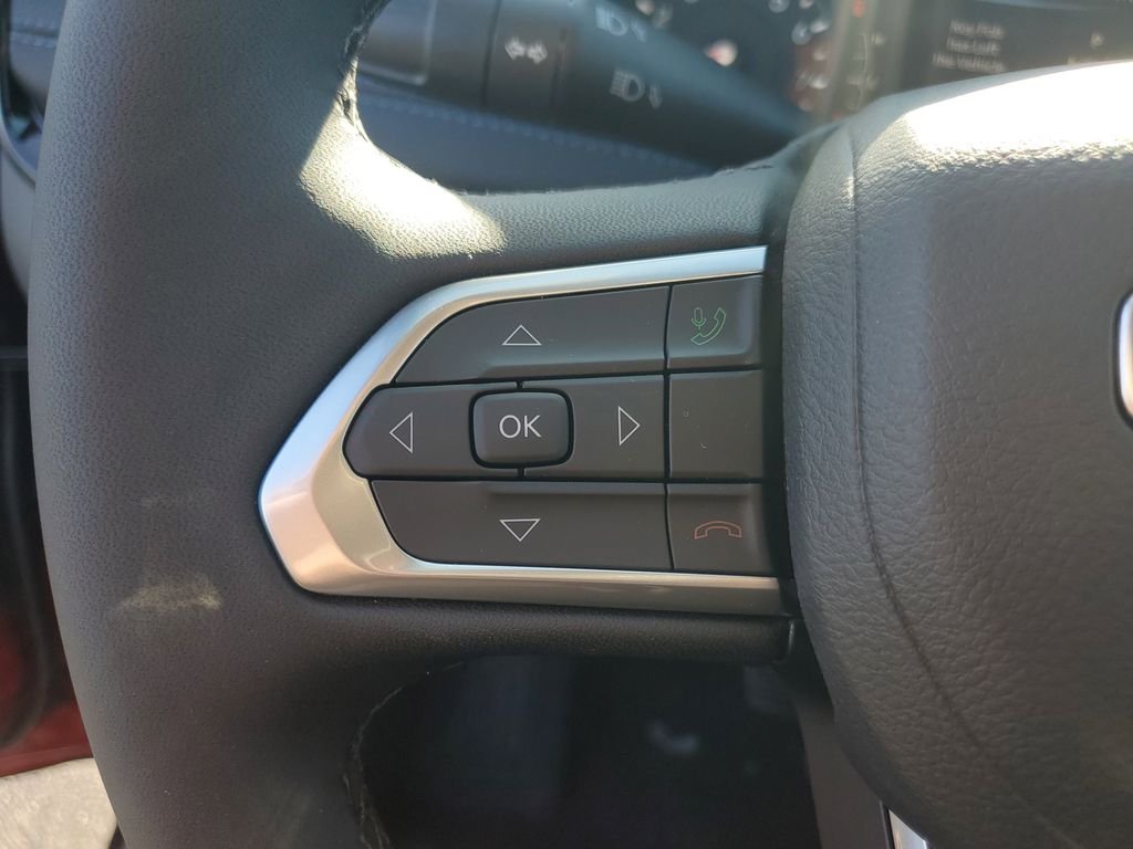New 2026 Red Hot Pearlcoat Jeep Latitude image 19