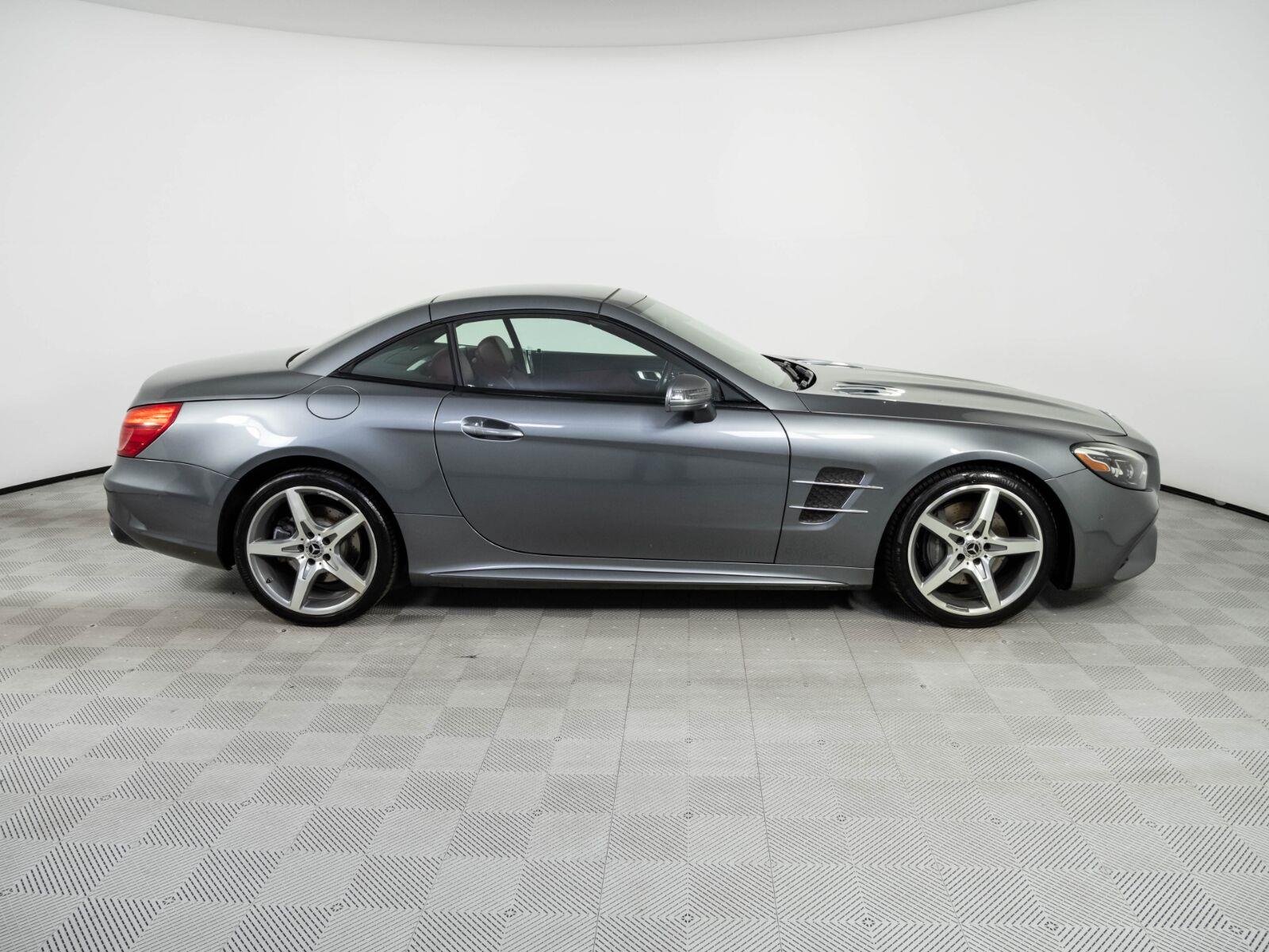 Used 2018 Selenite Grey Metallic Mercedes-Benz SL 550 image 23