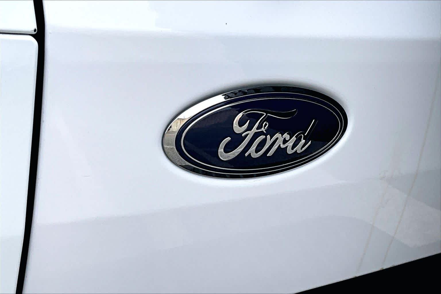 Used 2025 Oxford White Clearcoat Ford Badlands image 31