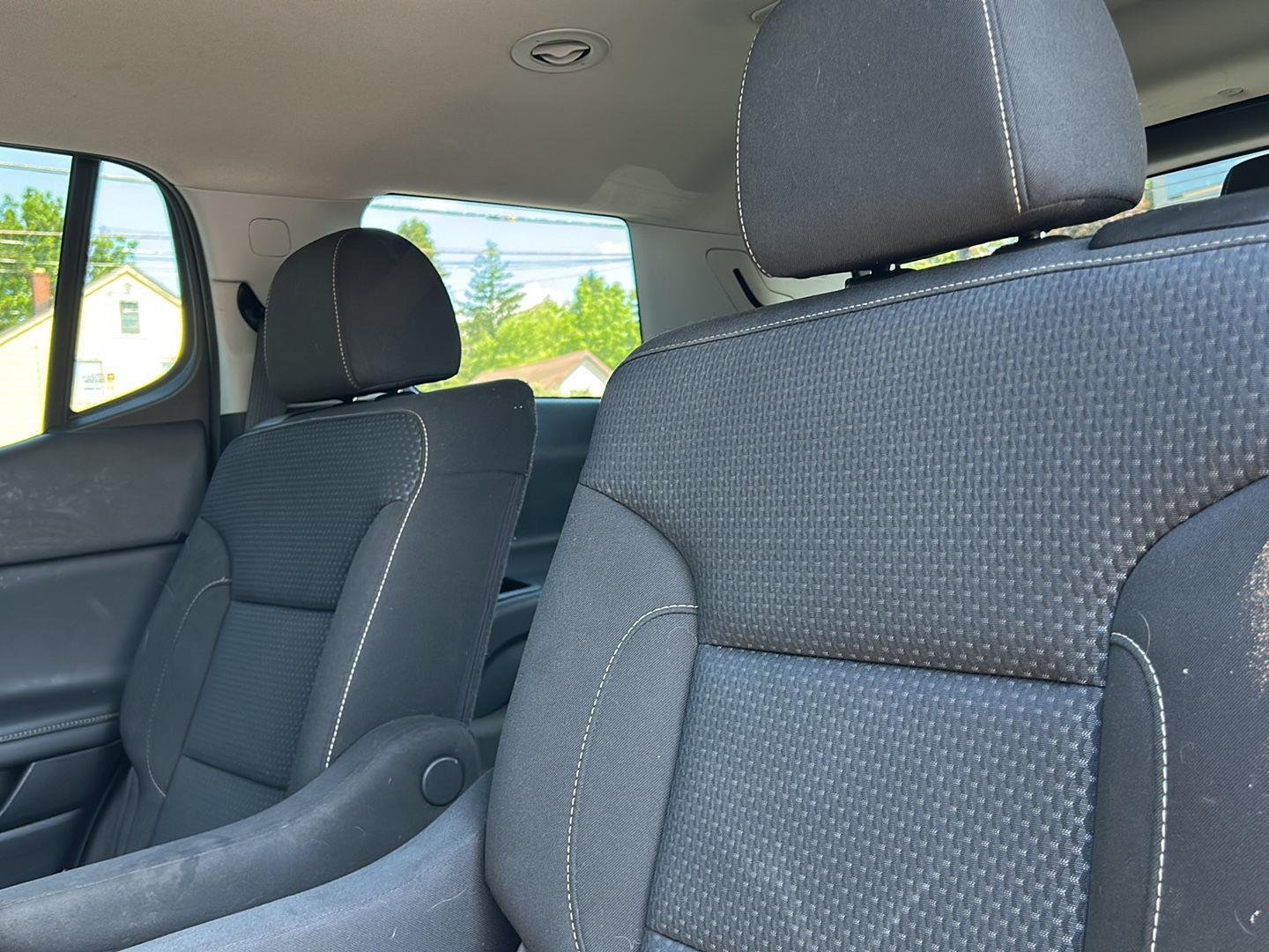 Used 2023 Sterling Metallic GMC SLE image 9