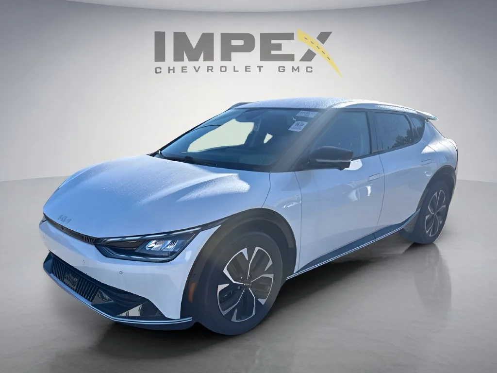 Used 2023 White Kia Wind image 1