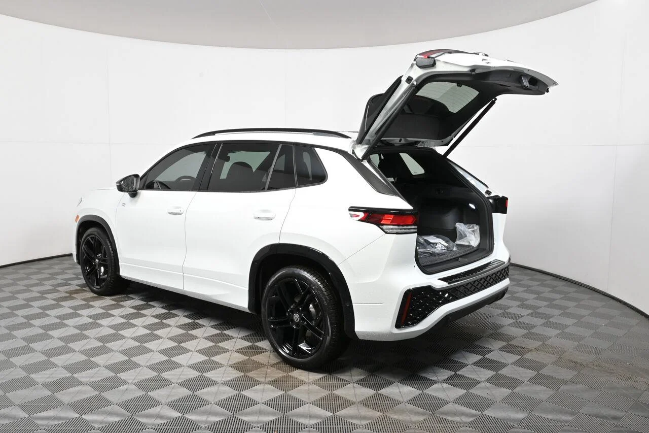 New 2026 Opal White Pearl Volkswagen SE R-Line Black image 30