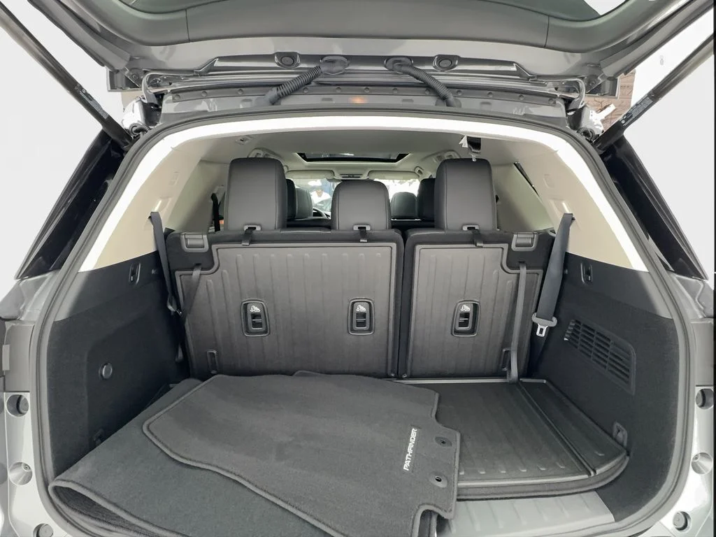 Used 2026 Gray Nissan Platinum image 19