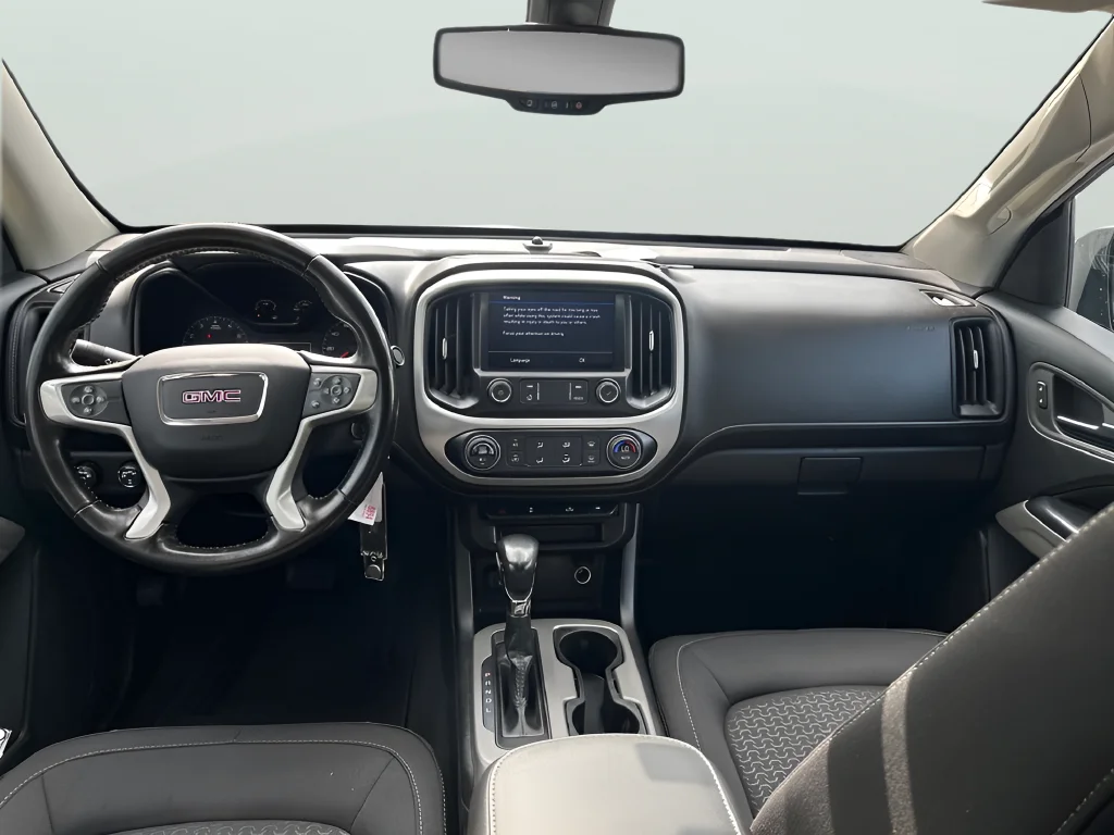 Used 2022 White GMC Elevation image 31