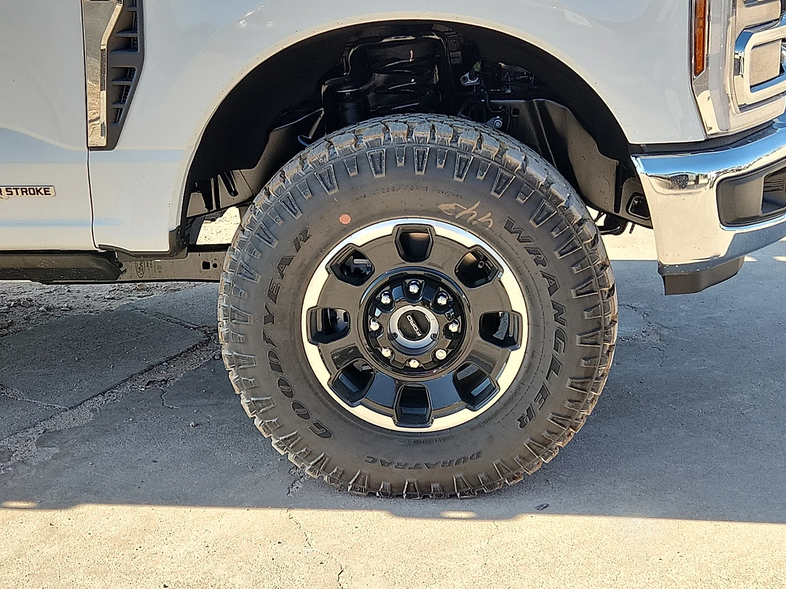 New 2027 Oxford White Ford Lariat image 9