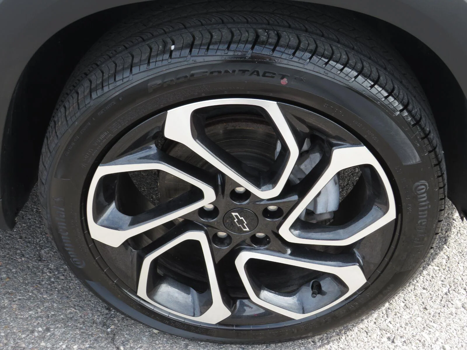 Used 2025 Summit White Chevrolet 2RS image 13