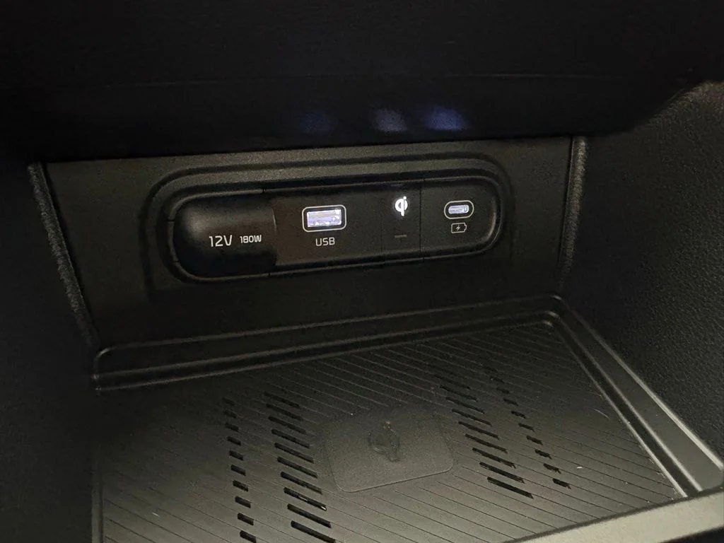 Used 2025 Black Kia X-Line image 33