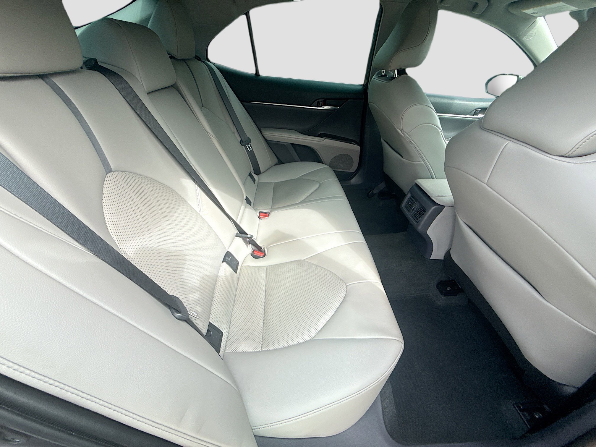 Used 2023 Predawn Gray Mica Toyota XLE image 25