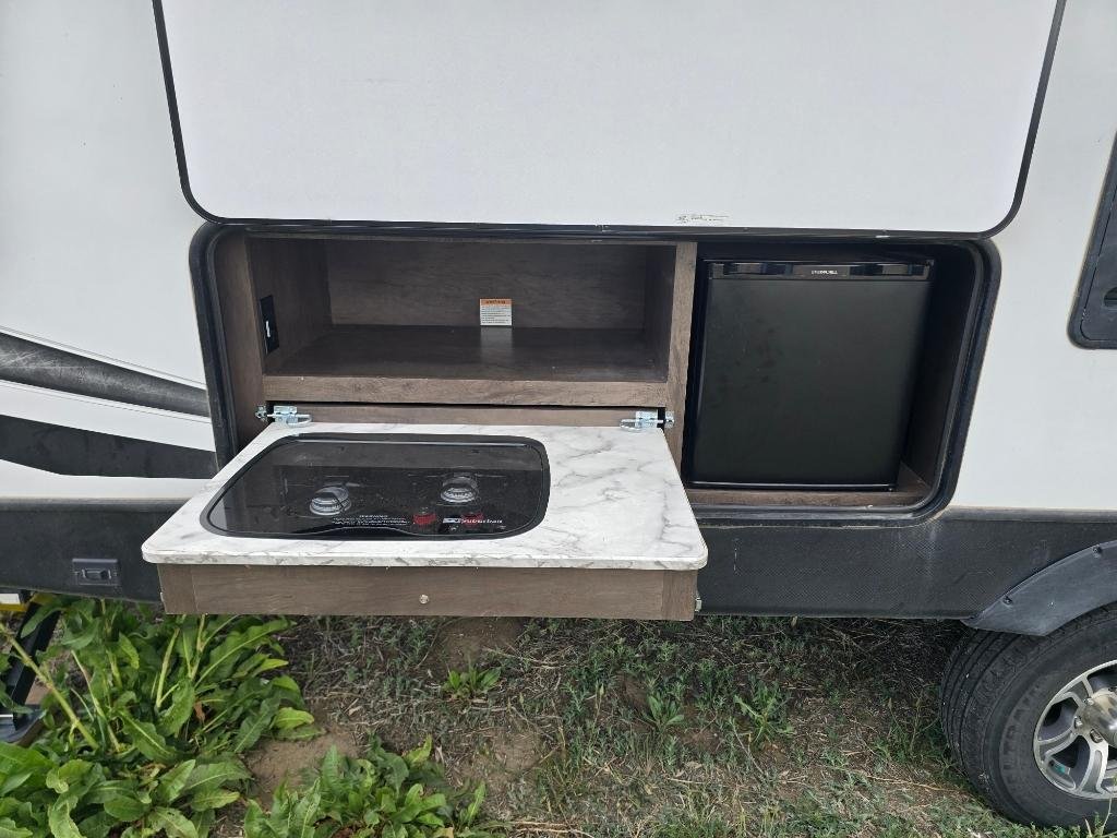 Used 2021 White Coleman  image 14