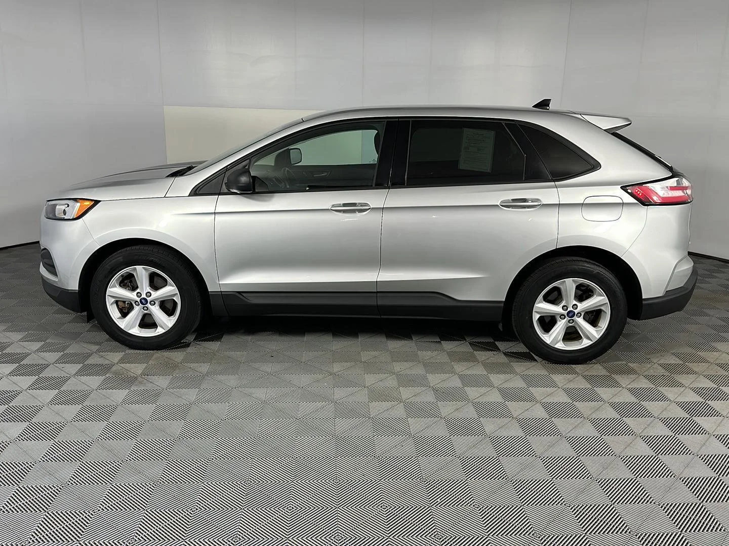 Used 2019 Ingot Silver Ford SE image 12