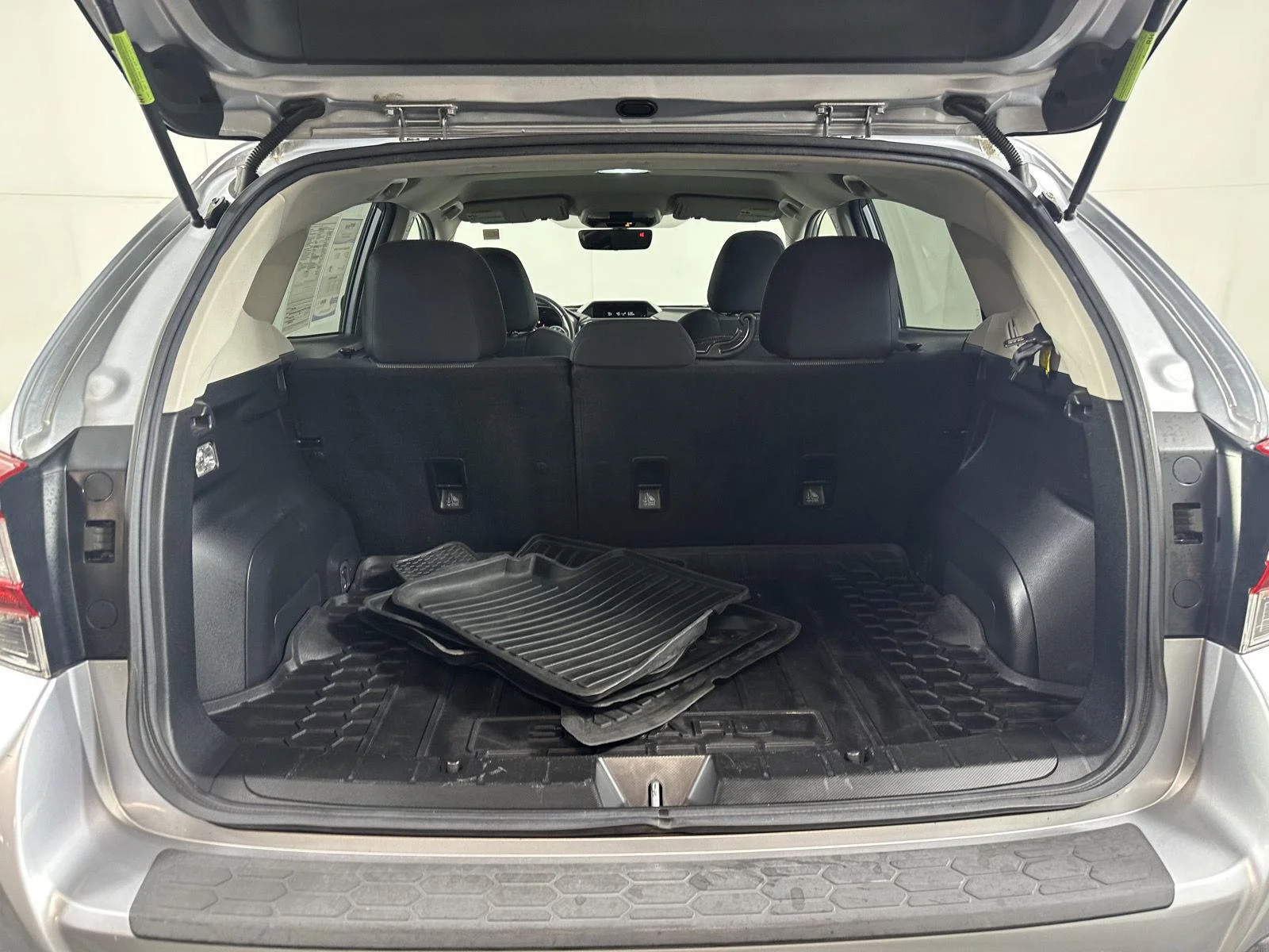 Used 2018 Ice Silver Metallic Subaru Premium image 10