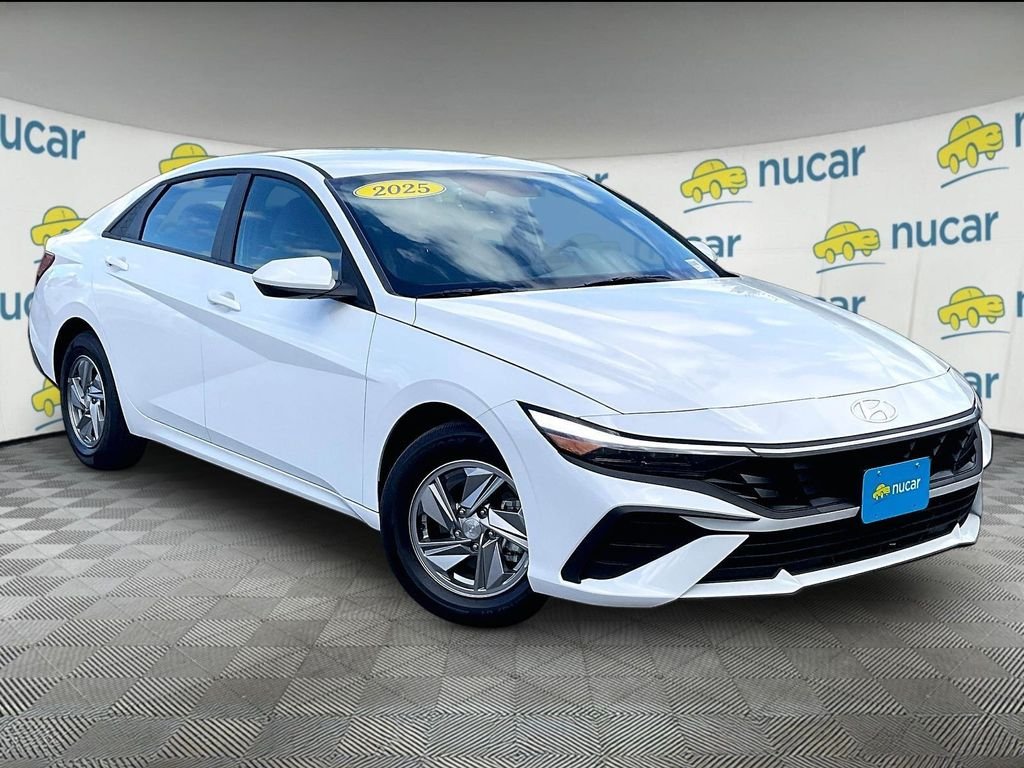 Used 2025 White Hyundai SE image 1