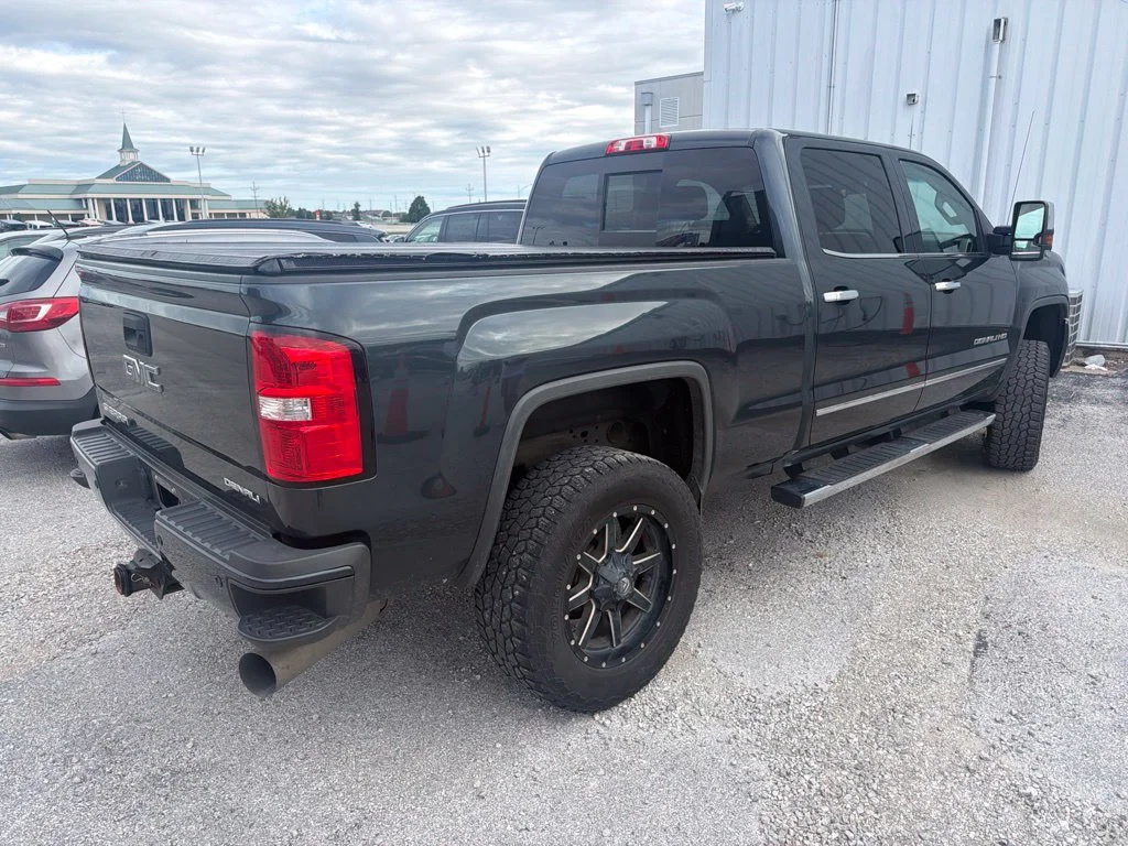 Used 2018 Gray GMC Denali image 7