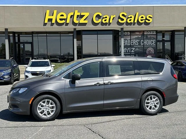 2023 Chrysler Voyager LX's photo