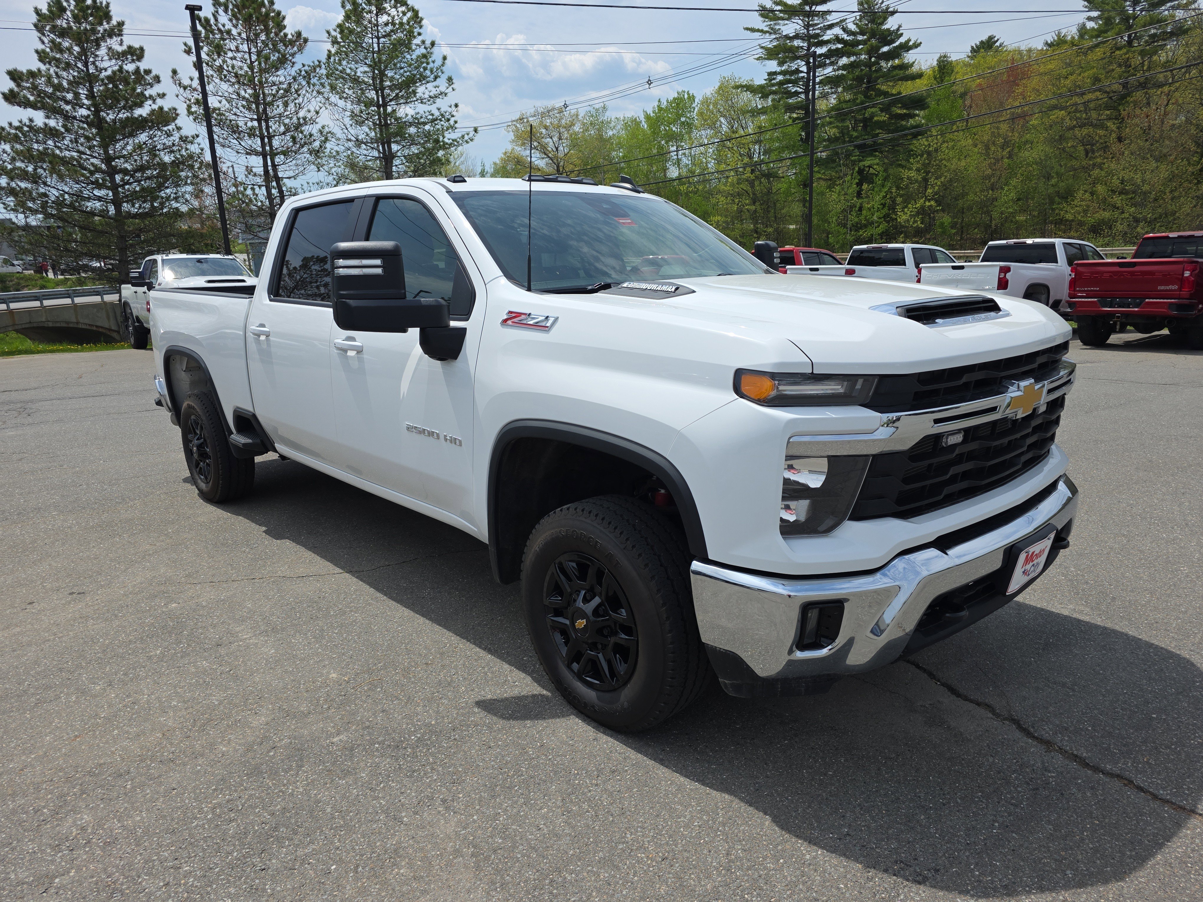 Used 2025 Summit White Chevrolet LT image 6