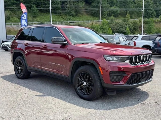 Used 2024 Red Jeep Laredo X image 16