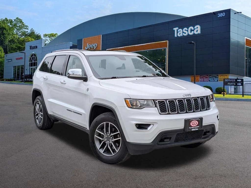 Used 2020 White Jeep Laredo image 1