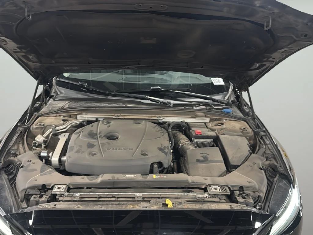 Used 2019 Black Volvo T6 Momentum image 9
