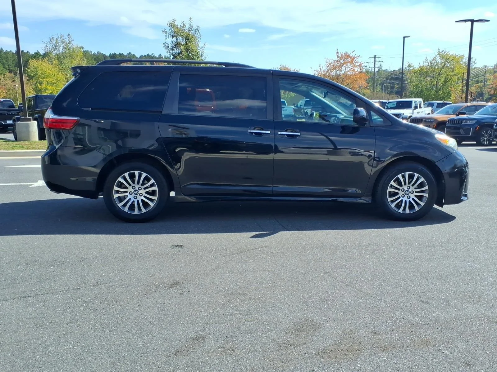 Used 2019 Midnight Black Metallic Toyota XLE image 11