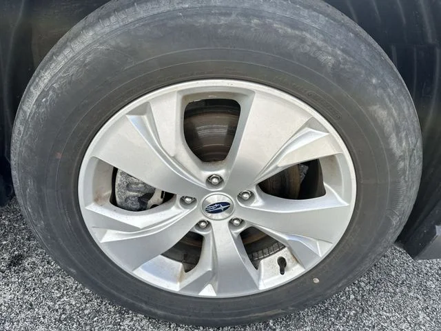 Used 2023 Silver Subaru Base image 20