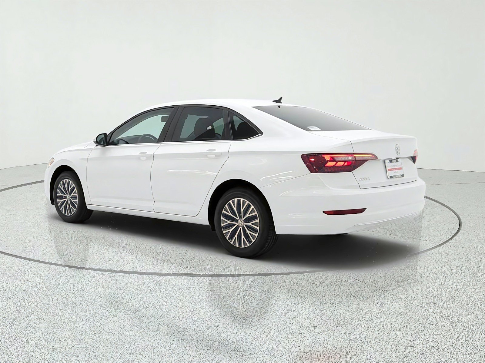 Used 2021 Pure White Volkswagen R-Line Auto image 7