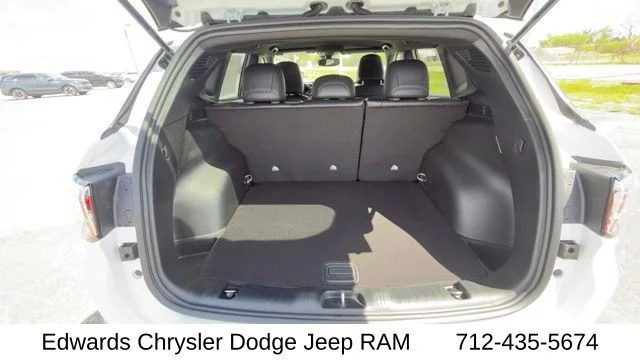 New 2026 White Jeep Latitude image 35