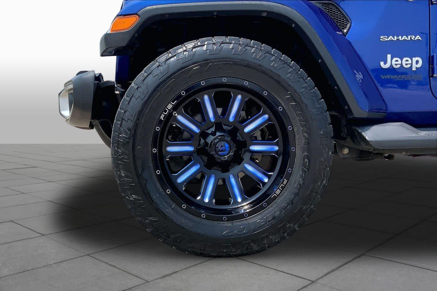 Used 2018 Ocean Blue Metallic Clearcoat Jeep Sahara image 11