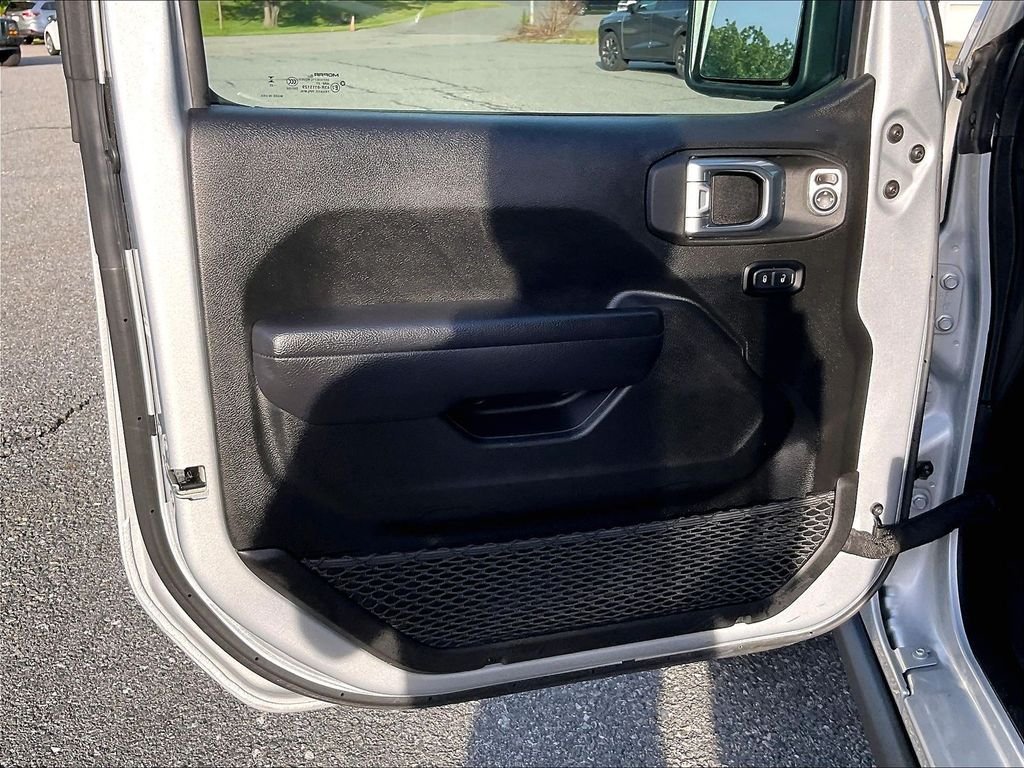 Used 2024 Silver Jeep Rubicon image 9