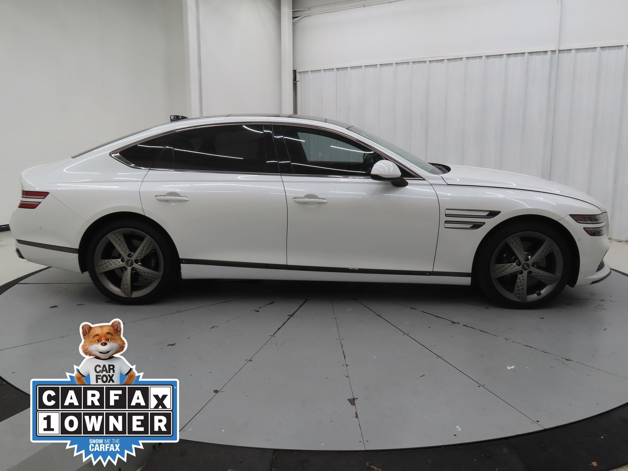 Used 2024 White Genesis 3.5T image 2