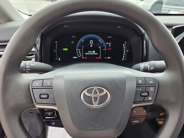 Used 2025  Toyota LE image 27