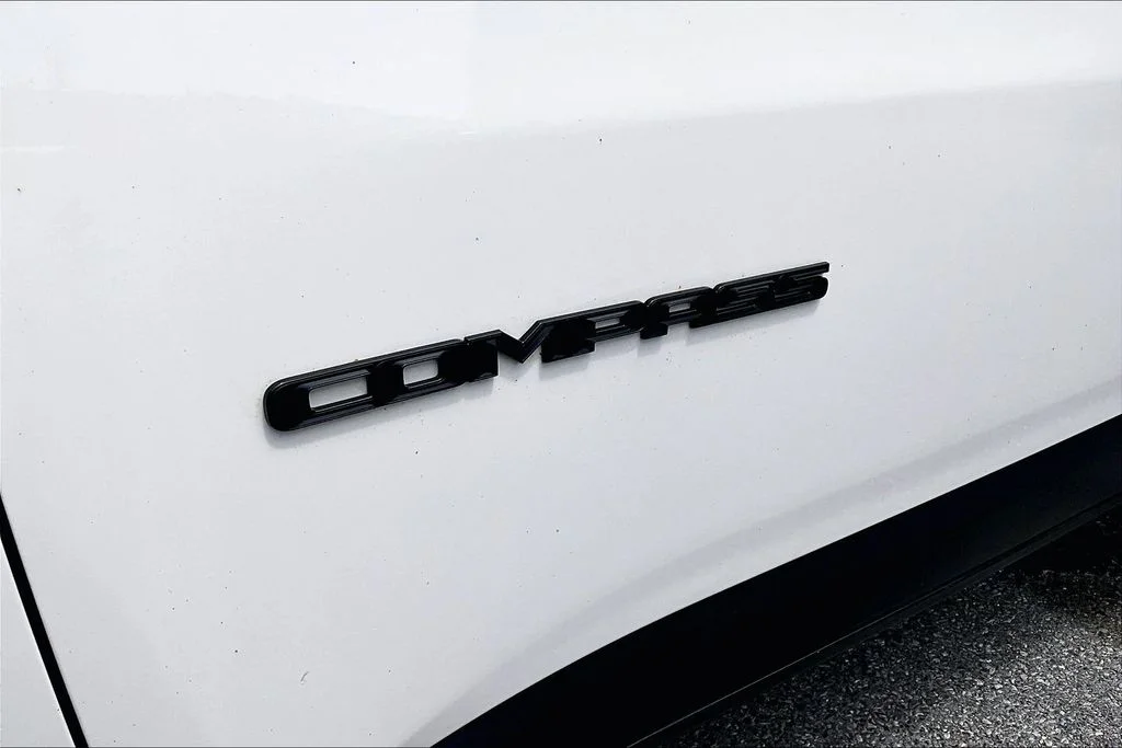 Certified Used 2019 White Jeep Latitude image 24
