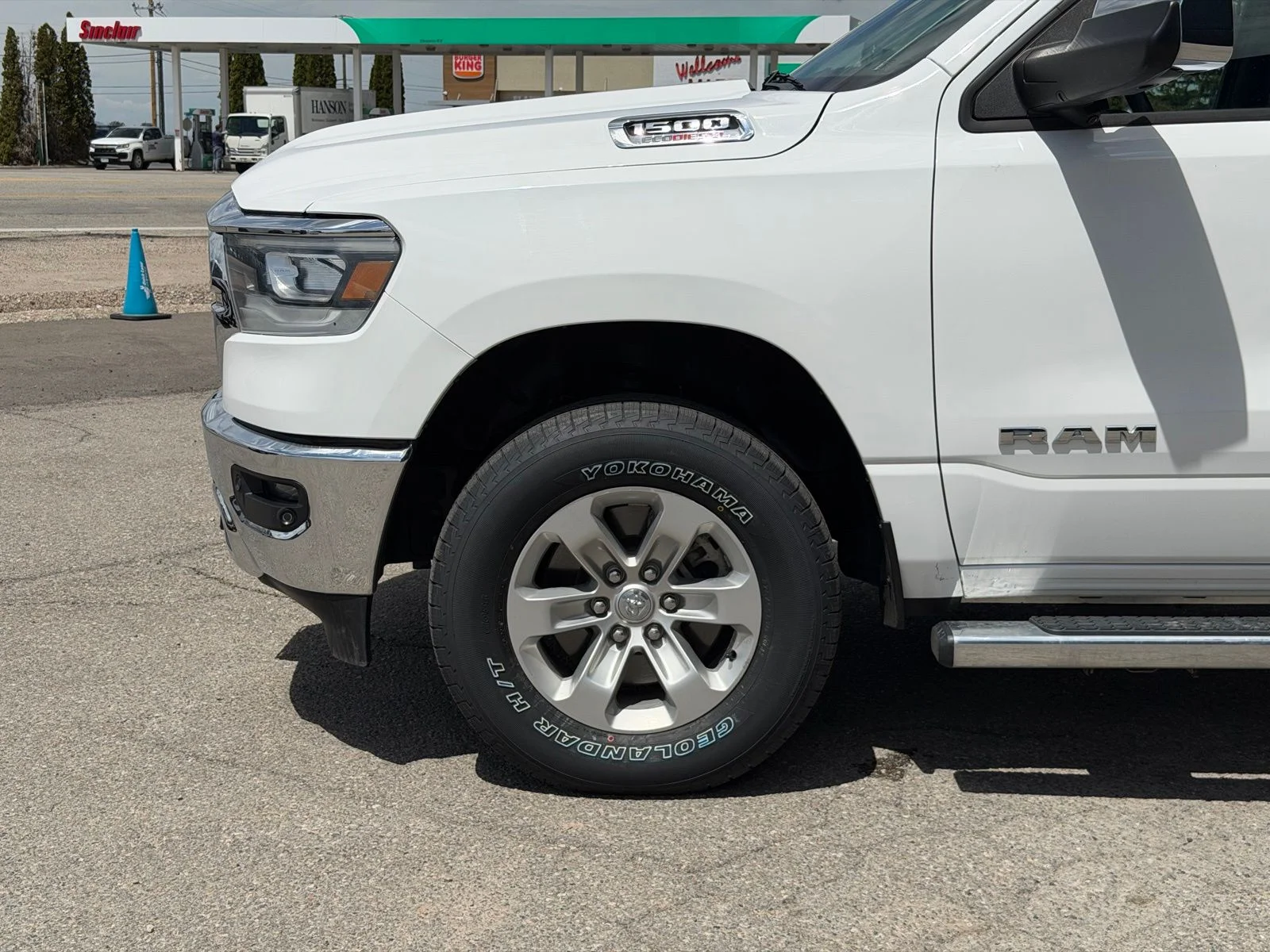 Used 2023 White Ram Laramie image 12