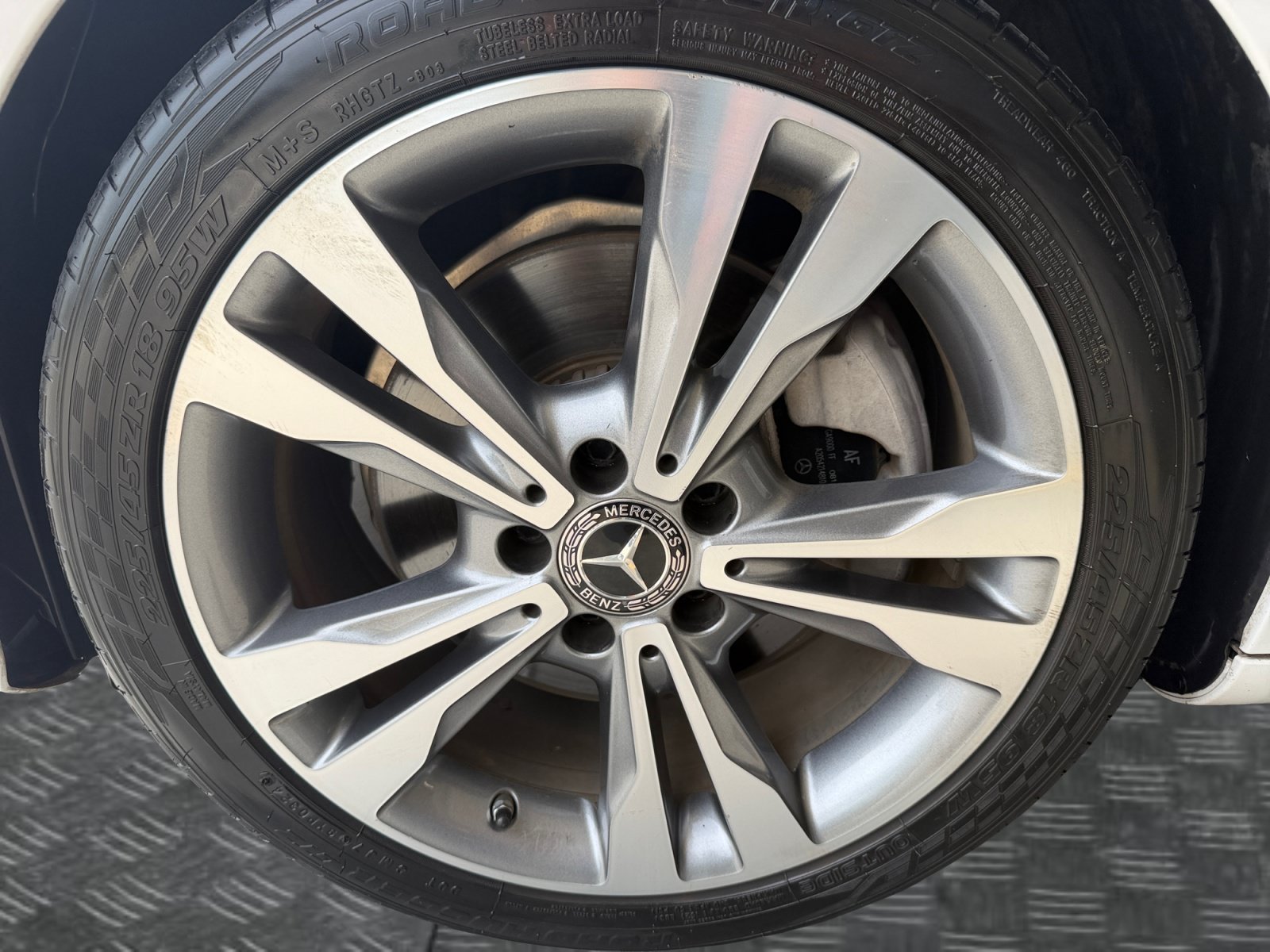Used 2019 designo Diamond White Metallic Mercedes-Benz C 300 image 9