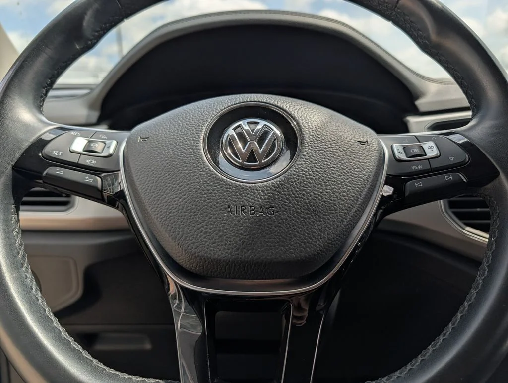 Used 2019 Blue Volkswagen 3.6L V6 SE image 21