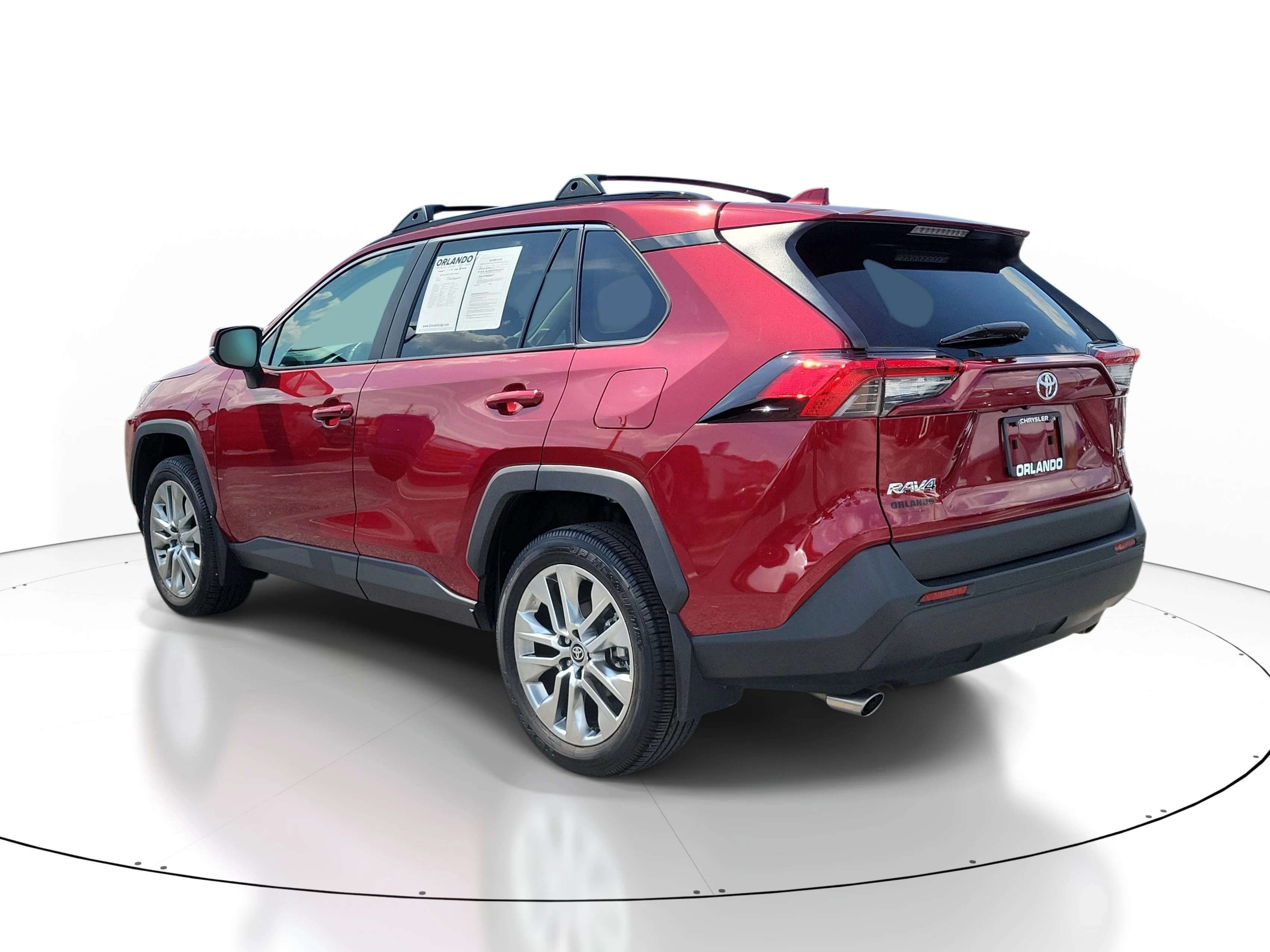 Used 2025 Pearl Toyota XLE Premium image 5