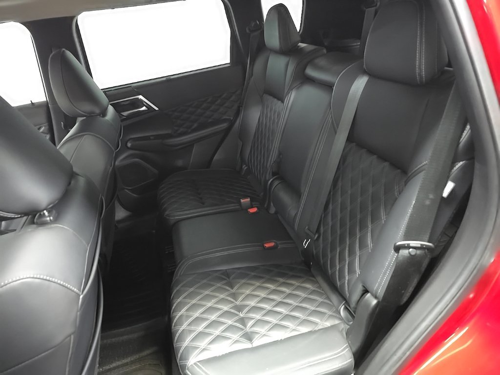 Used 2023 Red Mitsubishi SEL image 33