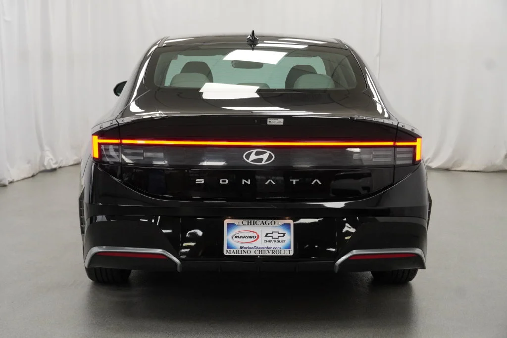 Used 2025 Abyss Black Hyundai SEL image 18