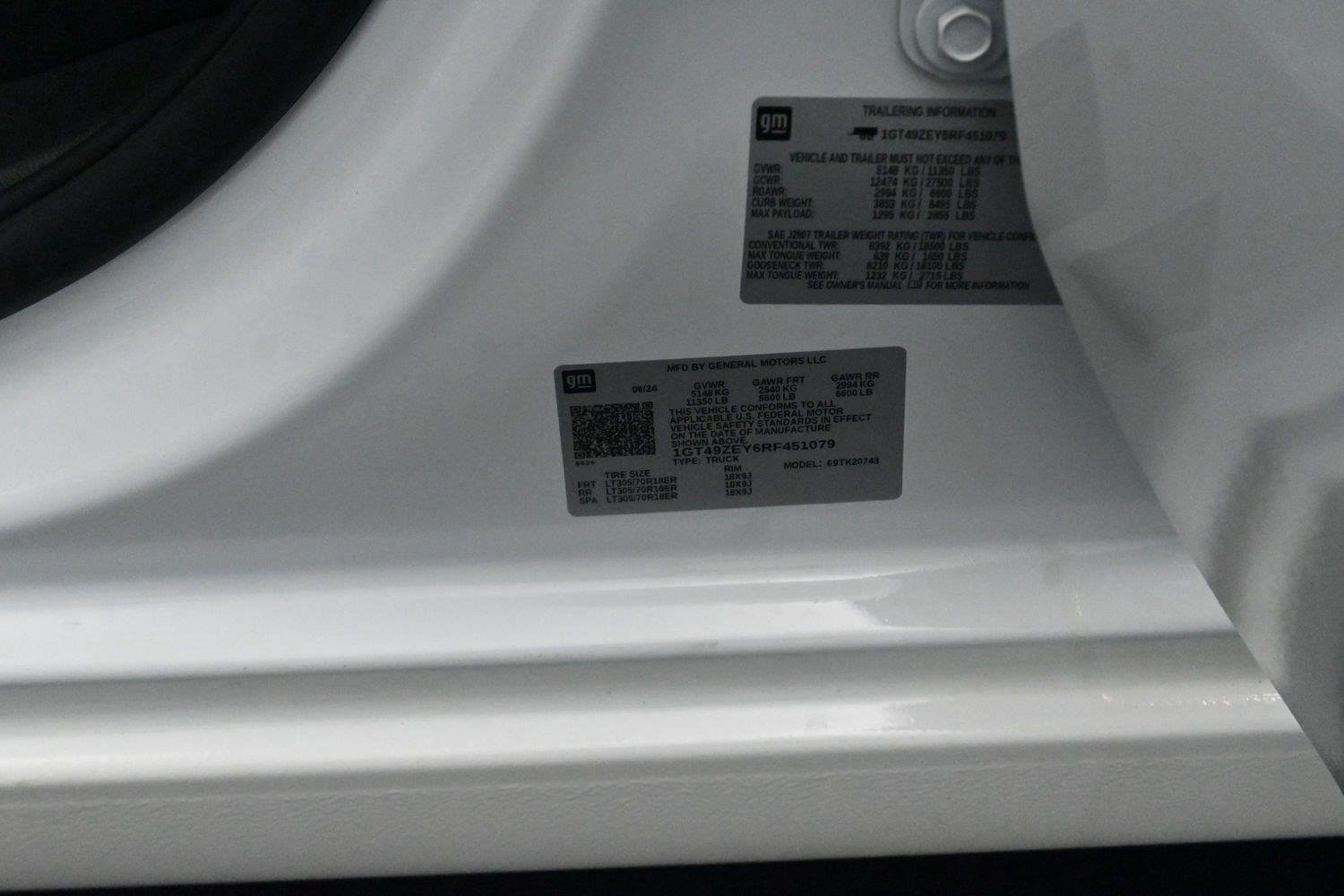 Used 2024 Summit White GMC AT4X image 41