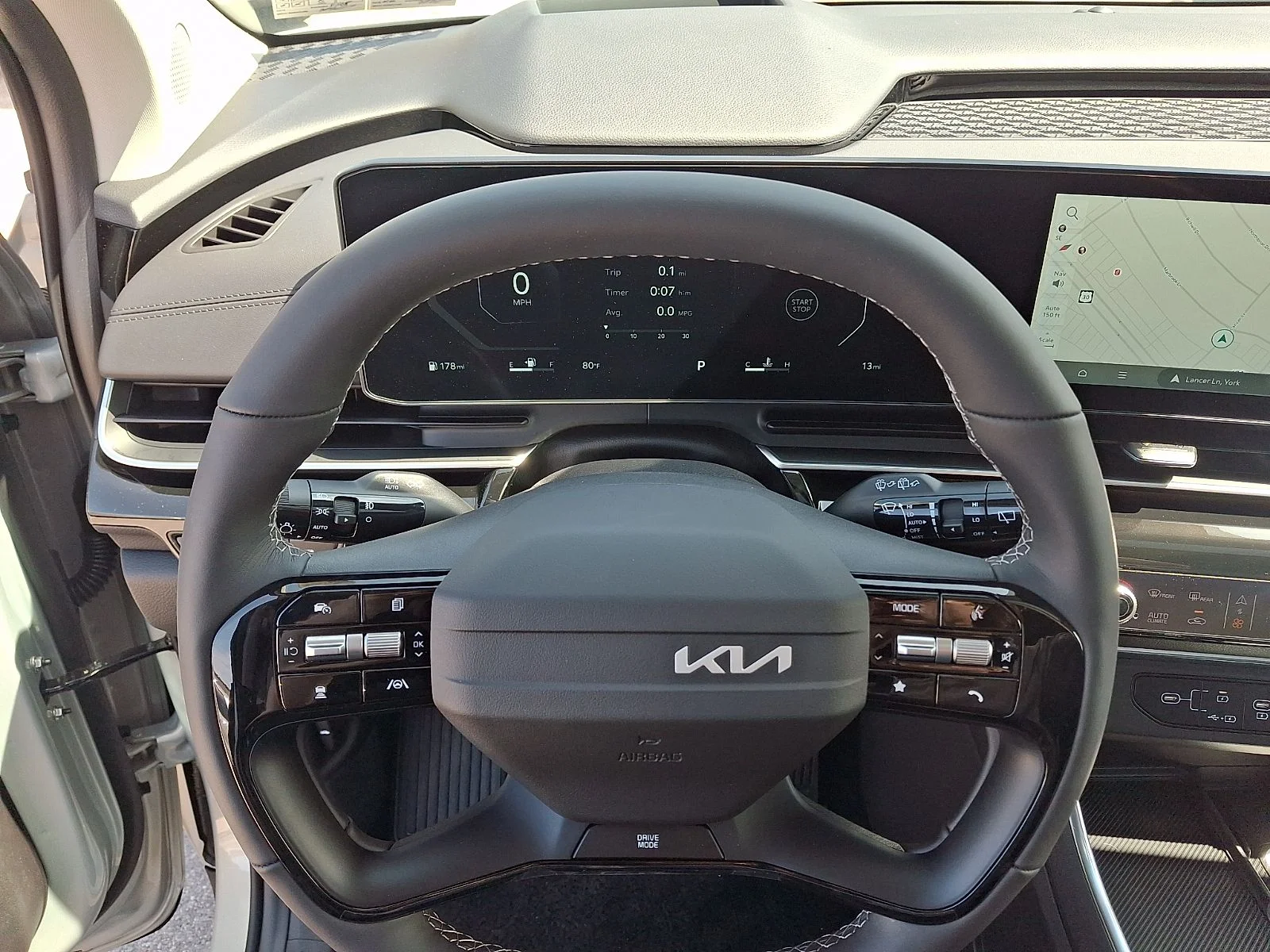 New 2027 White Kia SX Prestige image 18