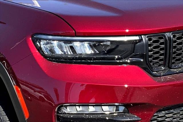 New 2025 Velvet Red Pearl-Coat Exterior Paint Jeep Limited image 22